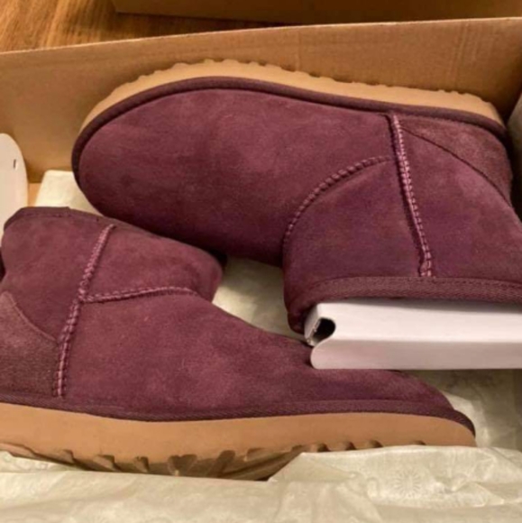 Women UGGs - Picture 4 of 4